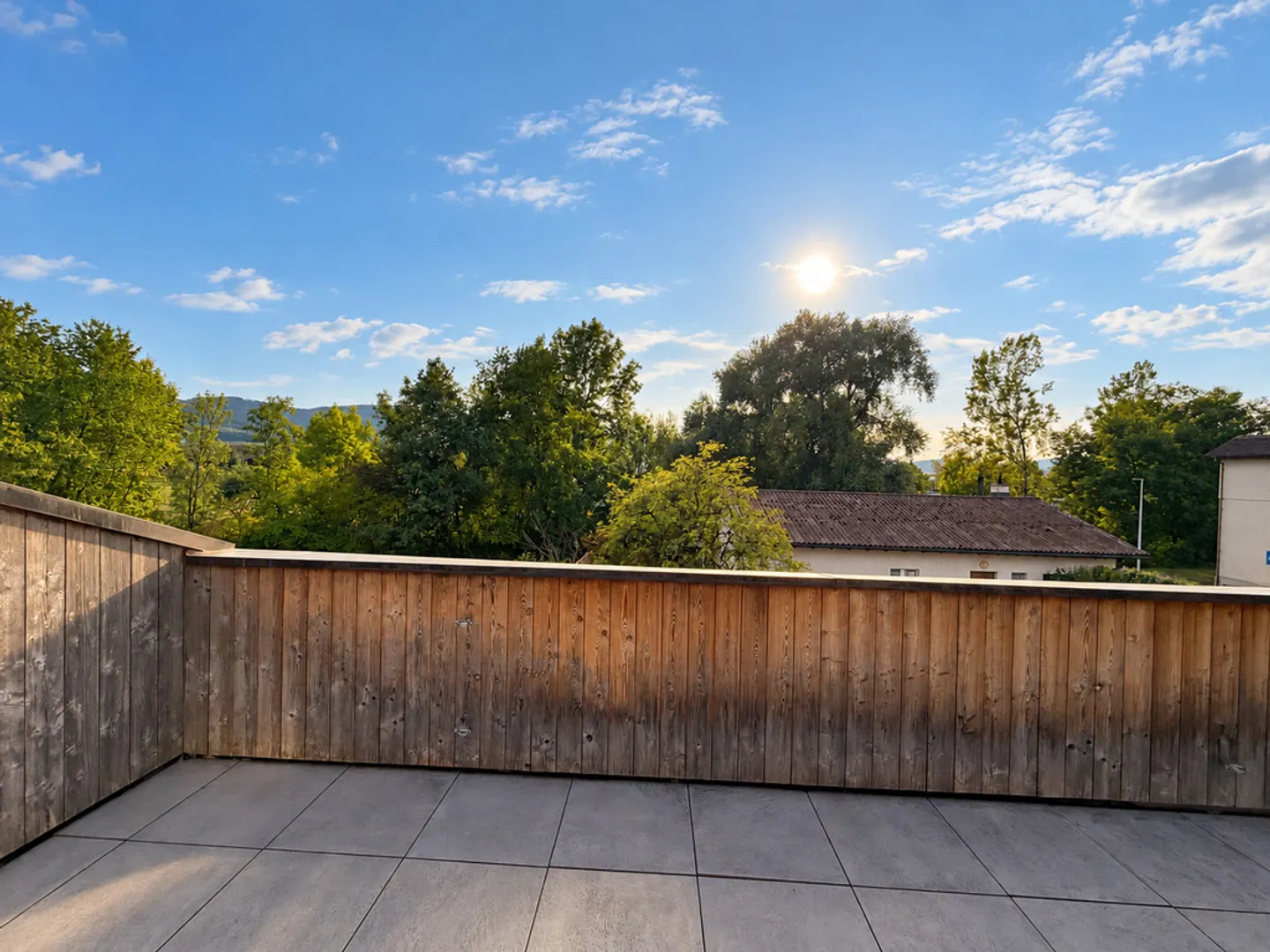 Appartamento moderno con terrazza - Foto 1 di 10