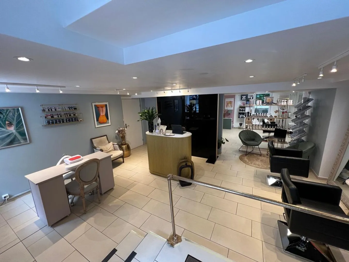 DEIN NEUER ARBEITSPLATZ ALS EIGENSTÄNDIGE/R COIFFEUR - Foto 2 von 5