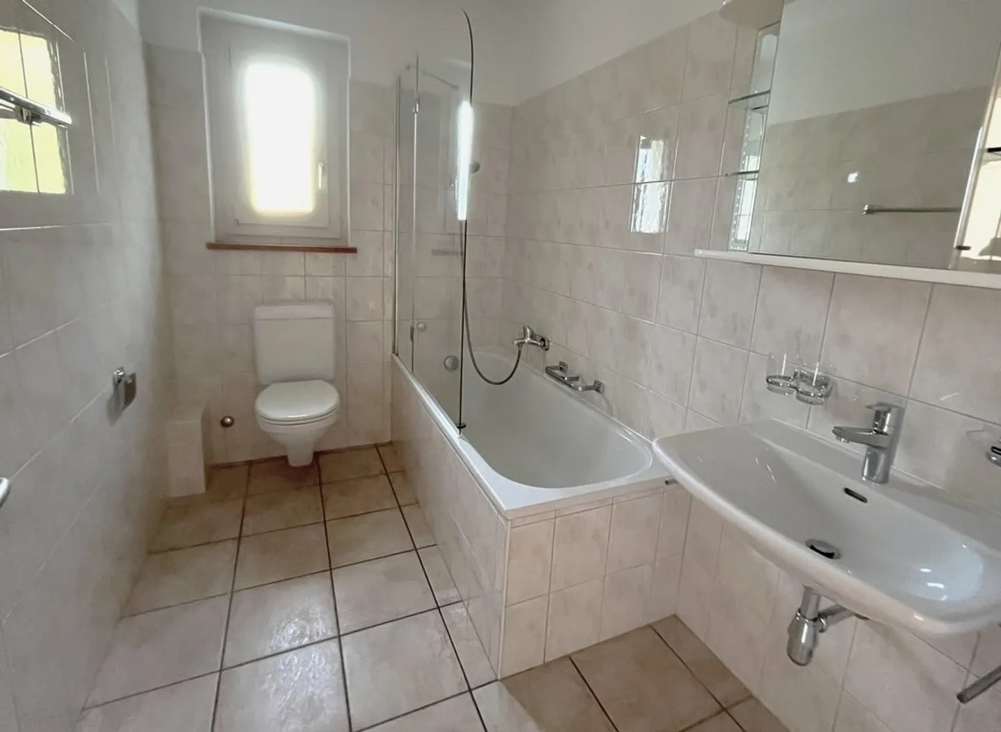 Bell'appartamento di 4 stanze con cucina attrezzata. - Foto 8 di 9