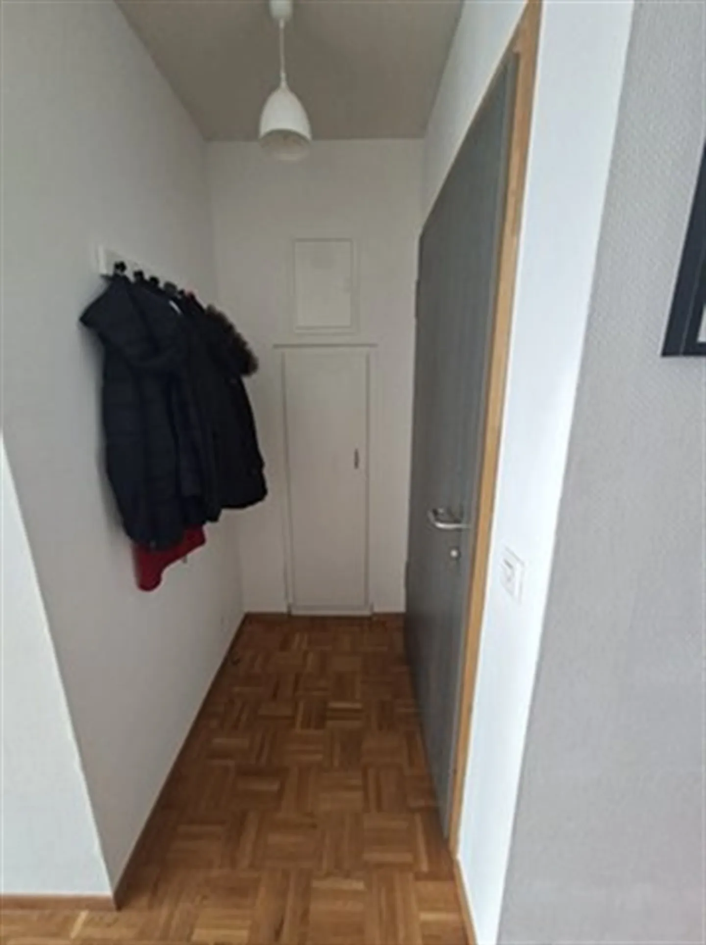 Magnifique appartement de 4 pièces au 5ème étage avec ascenseur. Cet appartement a une superficie de 66 m². - Photo 3 sur 11