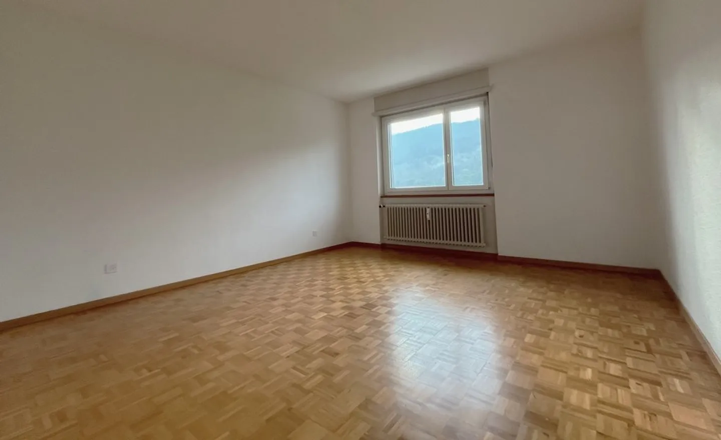 Bell'appartamento di 4 stanze con cucina attrezzata. - Foto 5 di 9