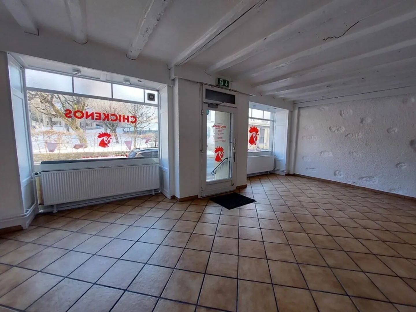 Bell'immobile di rendimento idealmente situato, comprendente un ristorante e tre appartamenti - Foto 6 di 7
