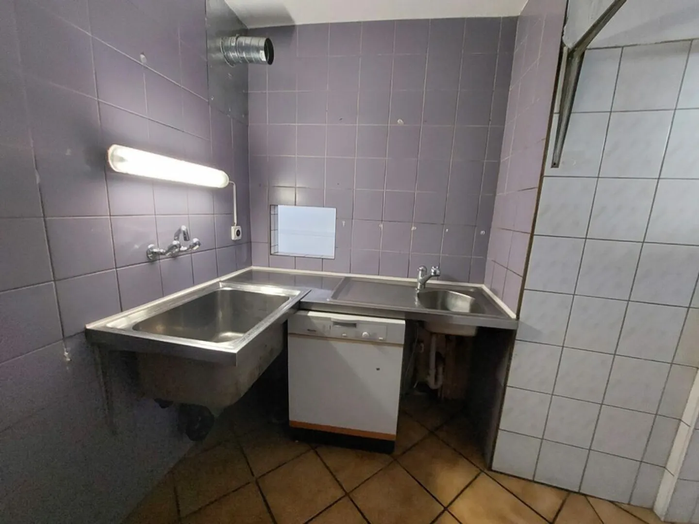 Bell'immobile di rendimento idealmente situato, comprendente un ristorante e tre appartamenti - Foto 7 di 7