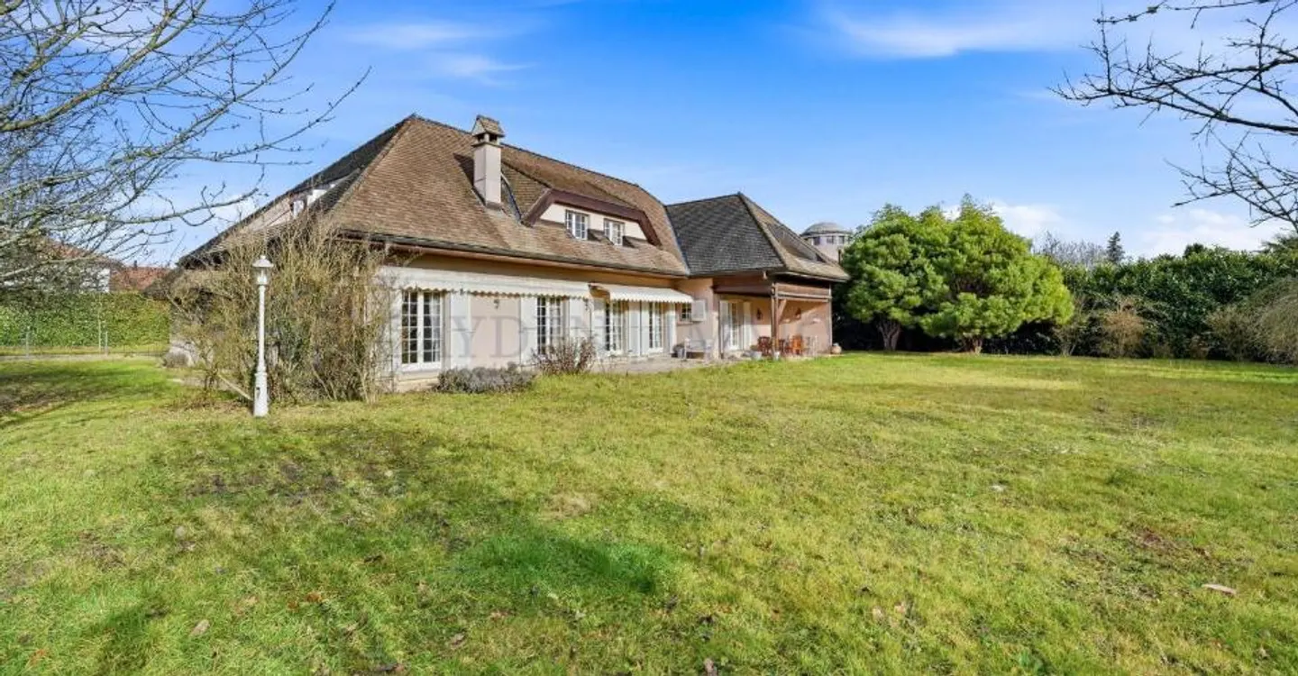 Große individuelle Villa in ruhiger Lage - Foto 4 von 11