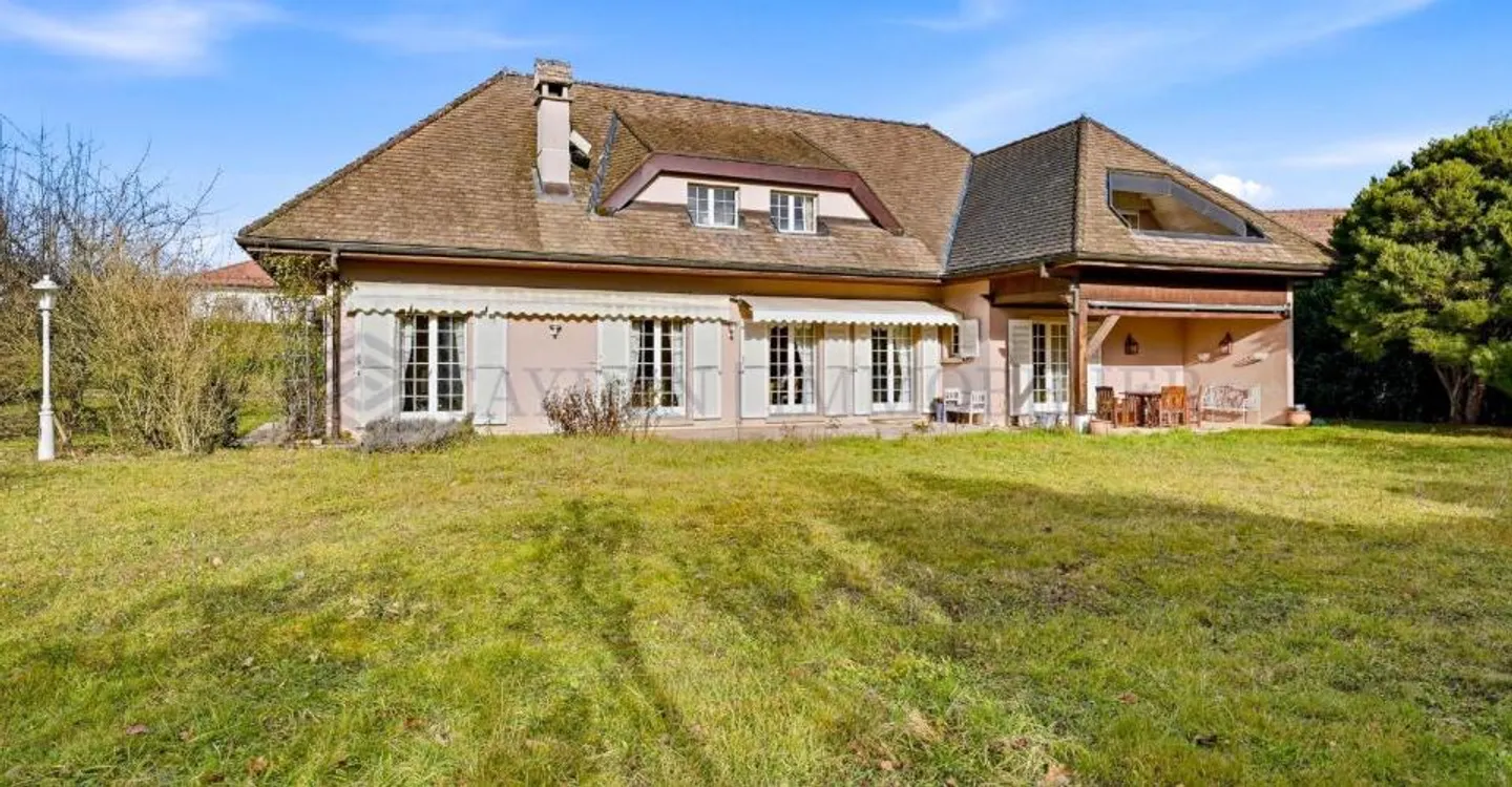 Große individuelle Villa in ruhiger Lage - Foto 5 von 11