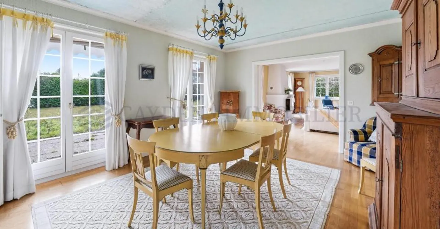 Große individuelle Villa in ruhiger Lage - Foto 6 von 11