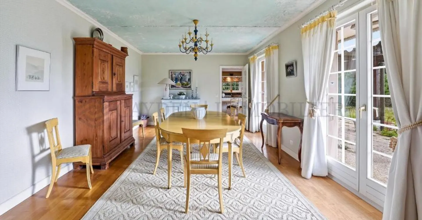 Große individuelle Villa in ruhiger Lage - Foto 9 von 11