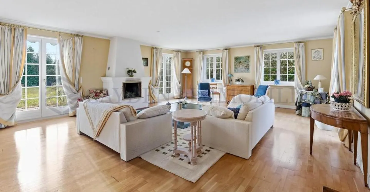 Große individuelle Villa in ruhiger Lage - Foto 10 von 11