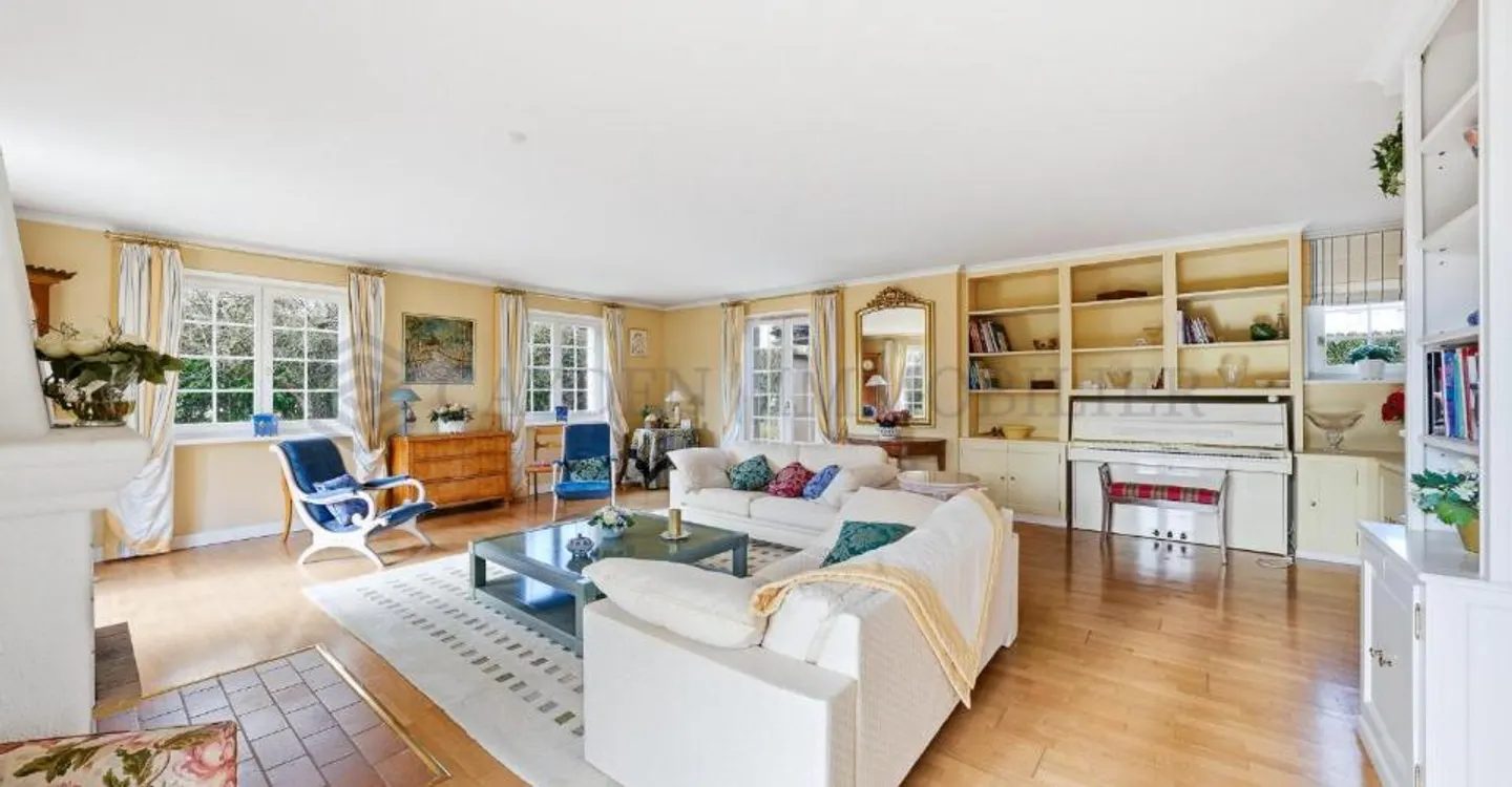 Große individuelle Villa in ruhiger Lage - Foto 11 von 11