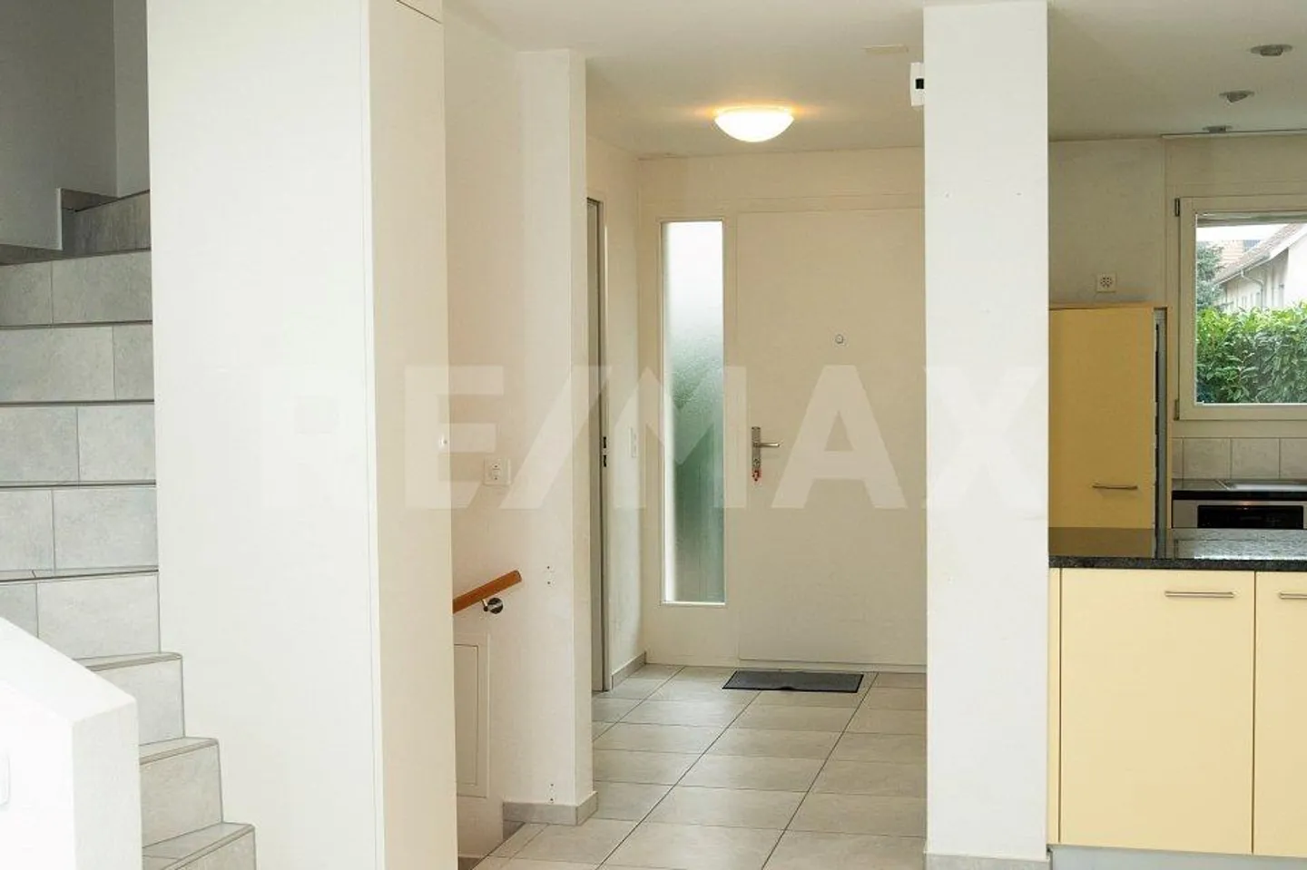 Attraktives Eckhaus in Schönenbuch mit 6.5 Zimmer - Foto 6 von 13