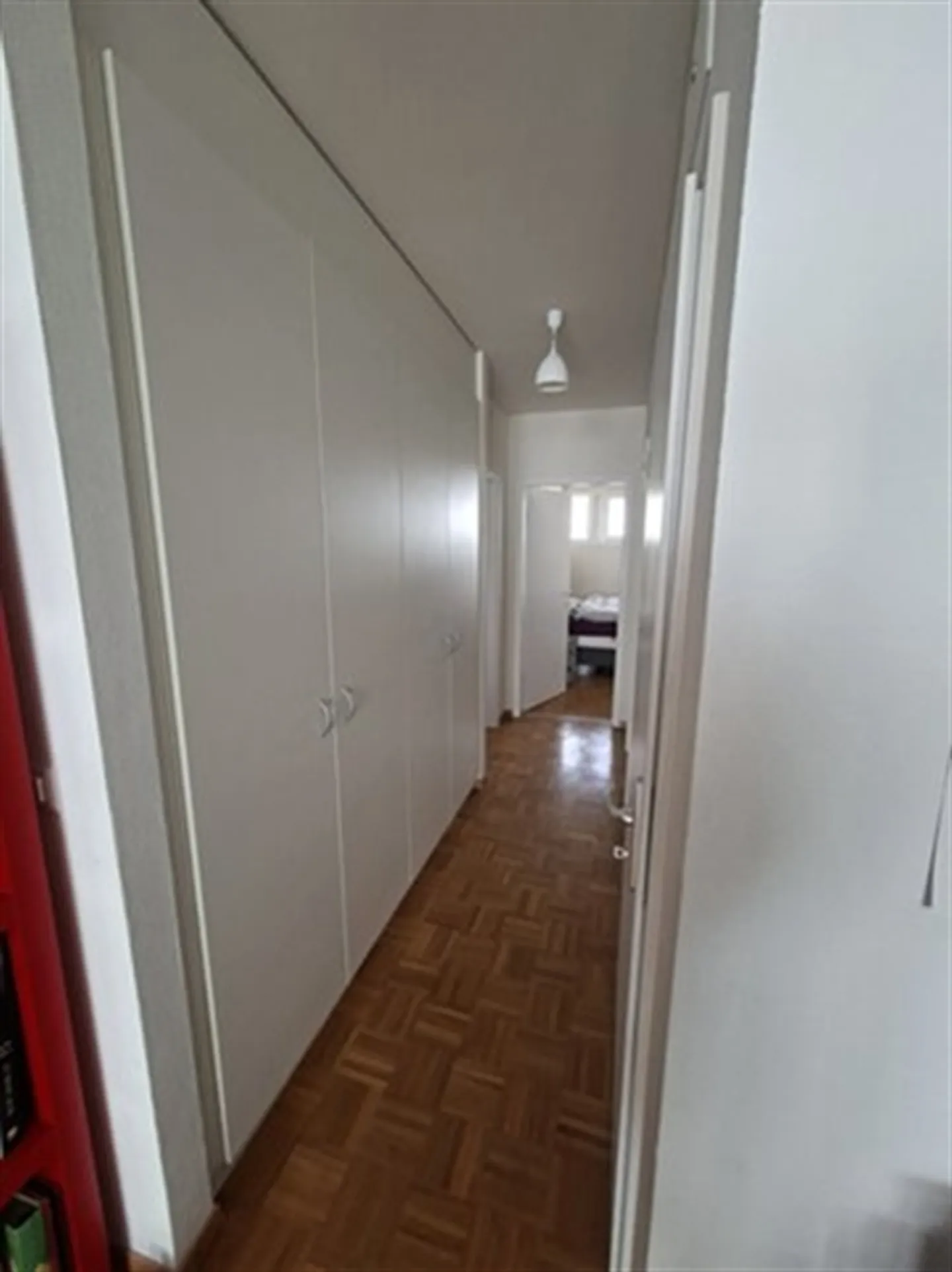 Magnifique appartement de 4 pièces au 5ème étage avec ascenseur. Cet appartement a une superficie de 66 m². - Photo 4 sur 11
