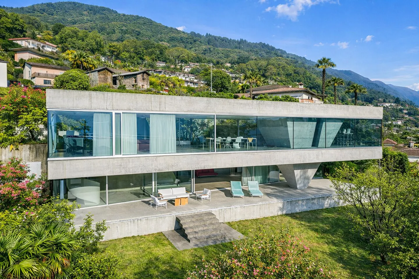 Stunning Villa with Lake View - Photo 7 of 17