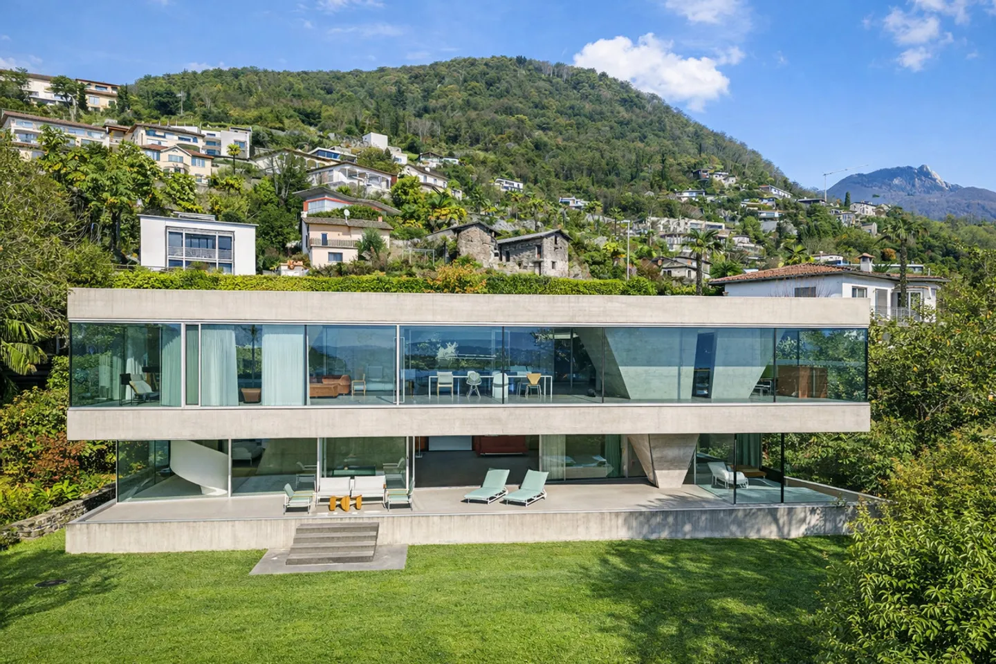 Stunning Villa with Lake View - Photo 9 of 17