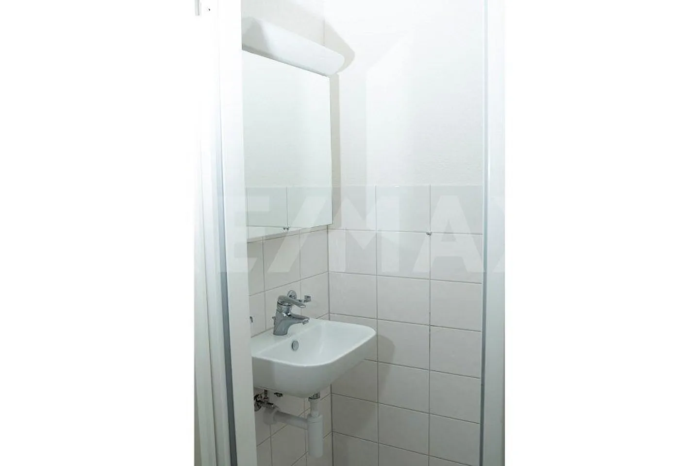 Attraktives Eckhaus in Schönenbuch mit 6.5 Zimmer - Foto 8 von 13