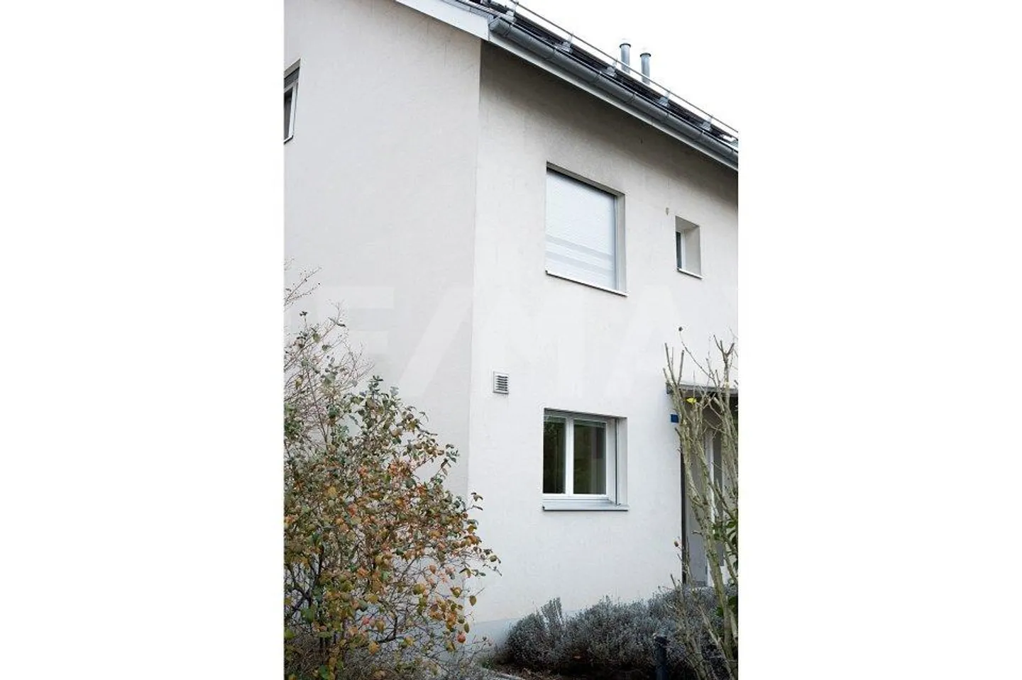 Attraktives Eckhaus in Schönenbuch mit 6.5 Zimmer - Foto 10 von 13