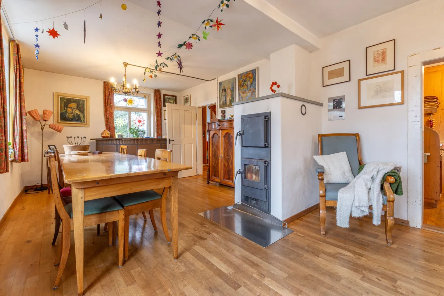 Unique Ensemble: Historic Home Happiness and Creative Freedom - Photo 4 of 36