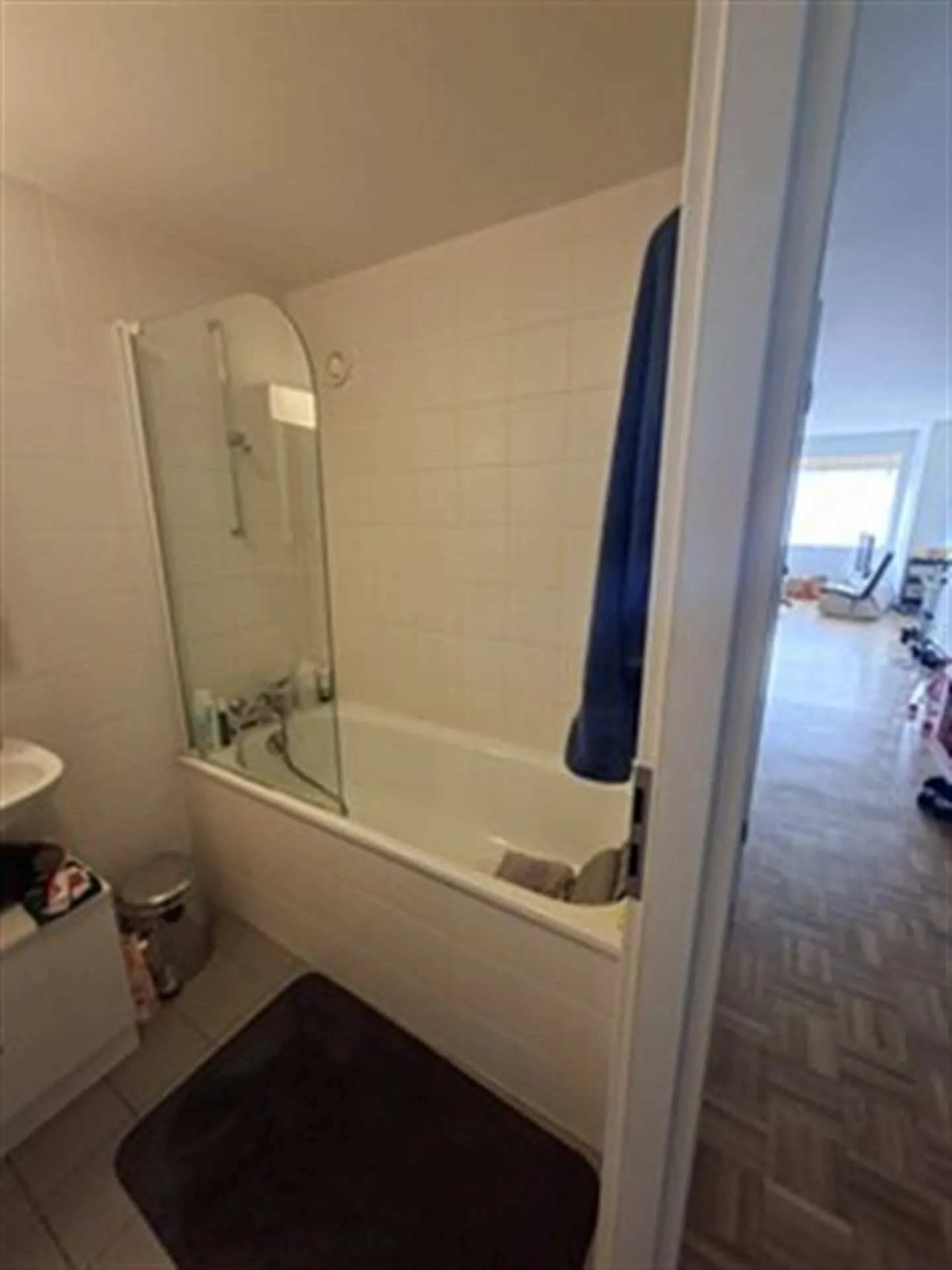 Magnifique appartement de 4 pièces au 5ème étage avec ascenseur. Cet appartement a une superficie de 66 m². - Photo 10 sur 11