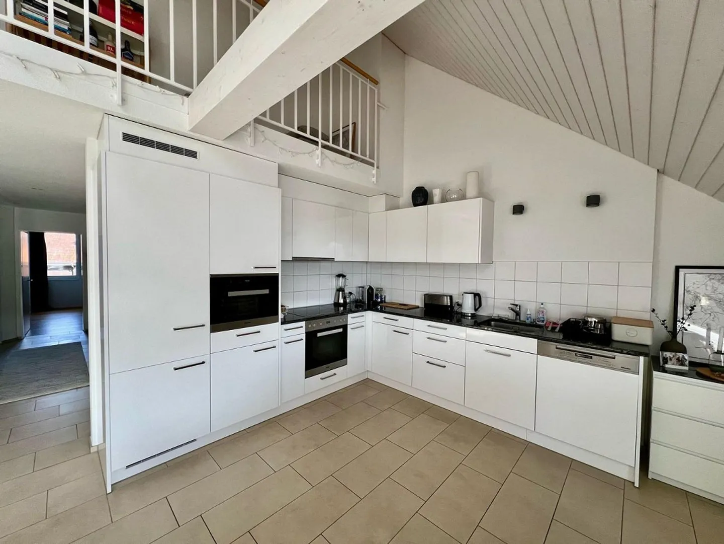 Geräumiges Duplex mit Dachzimmer - Foto 1 von 14