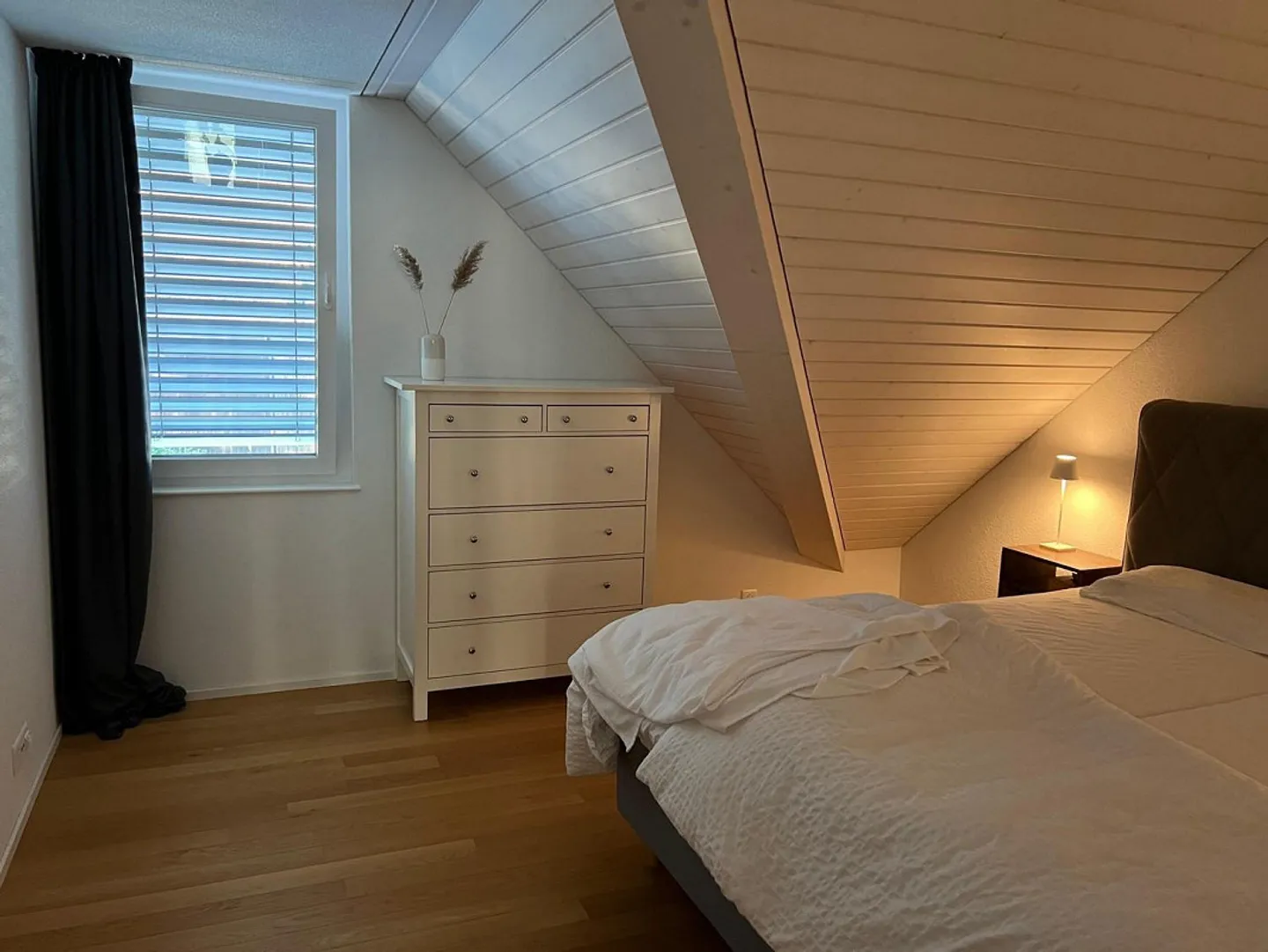 Geräumiges Duplex mit Dachzimmer - Foto 8 von 14