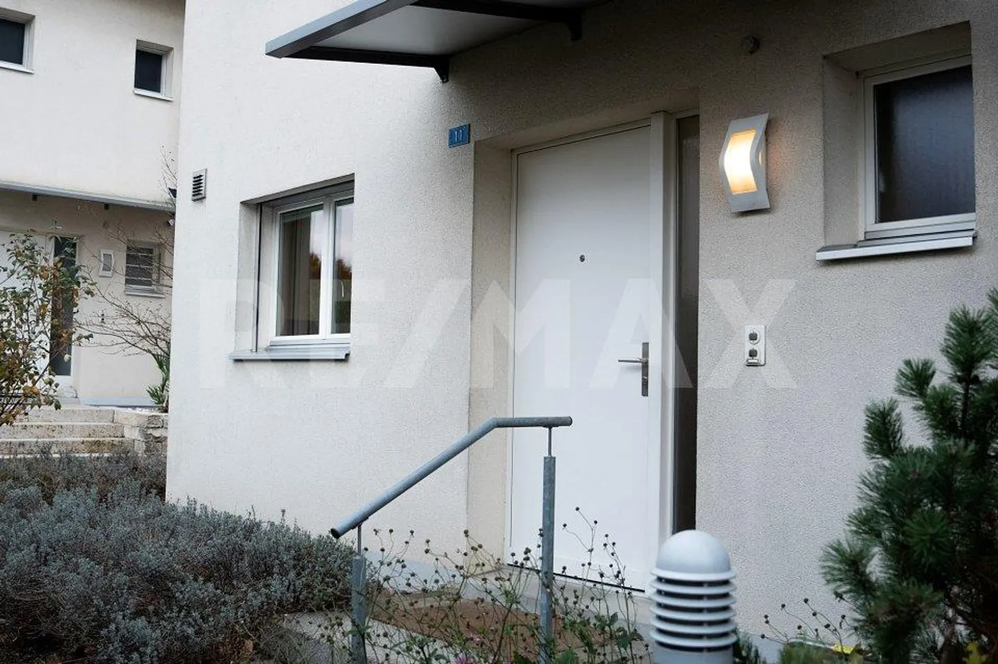 Attraktives Eckhaus in Schönenbuch mit 6.5 Zimmer - Foto 13 von 13