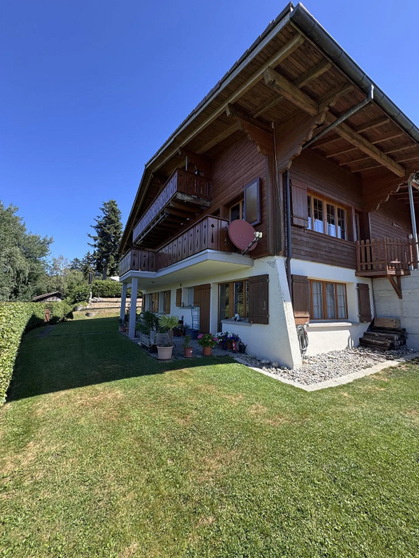 Quiet 3-room ground floor apartment with garden seating area - Photo 2 of 11