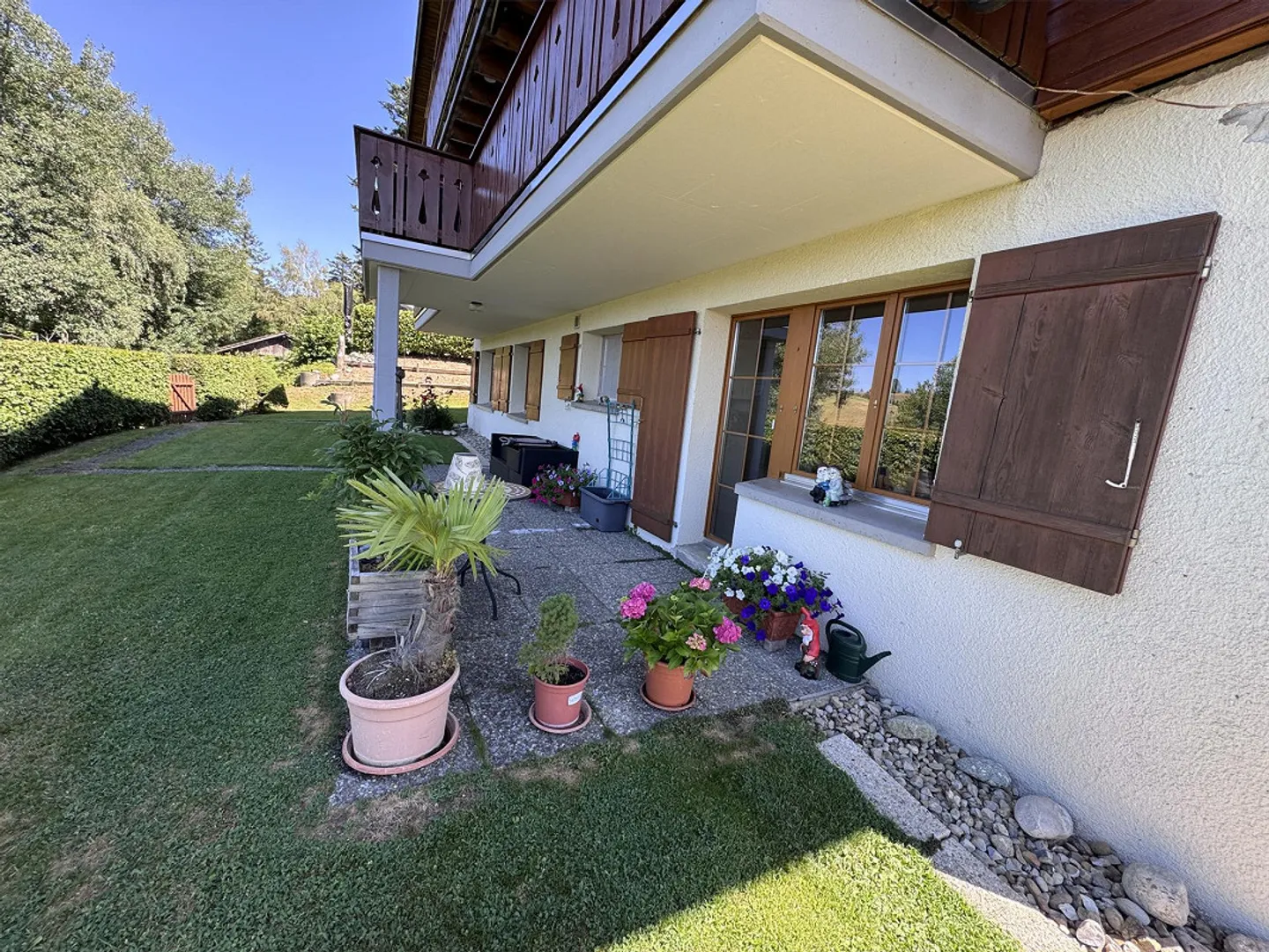 Quiet 3-room ground floor apartment with garden seating area - Photo 4 of 11