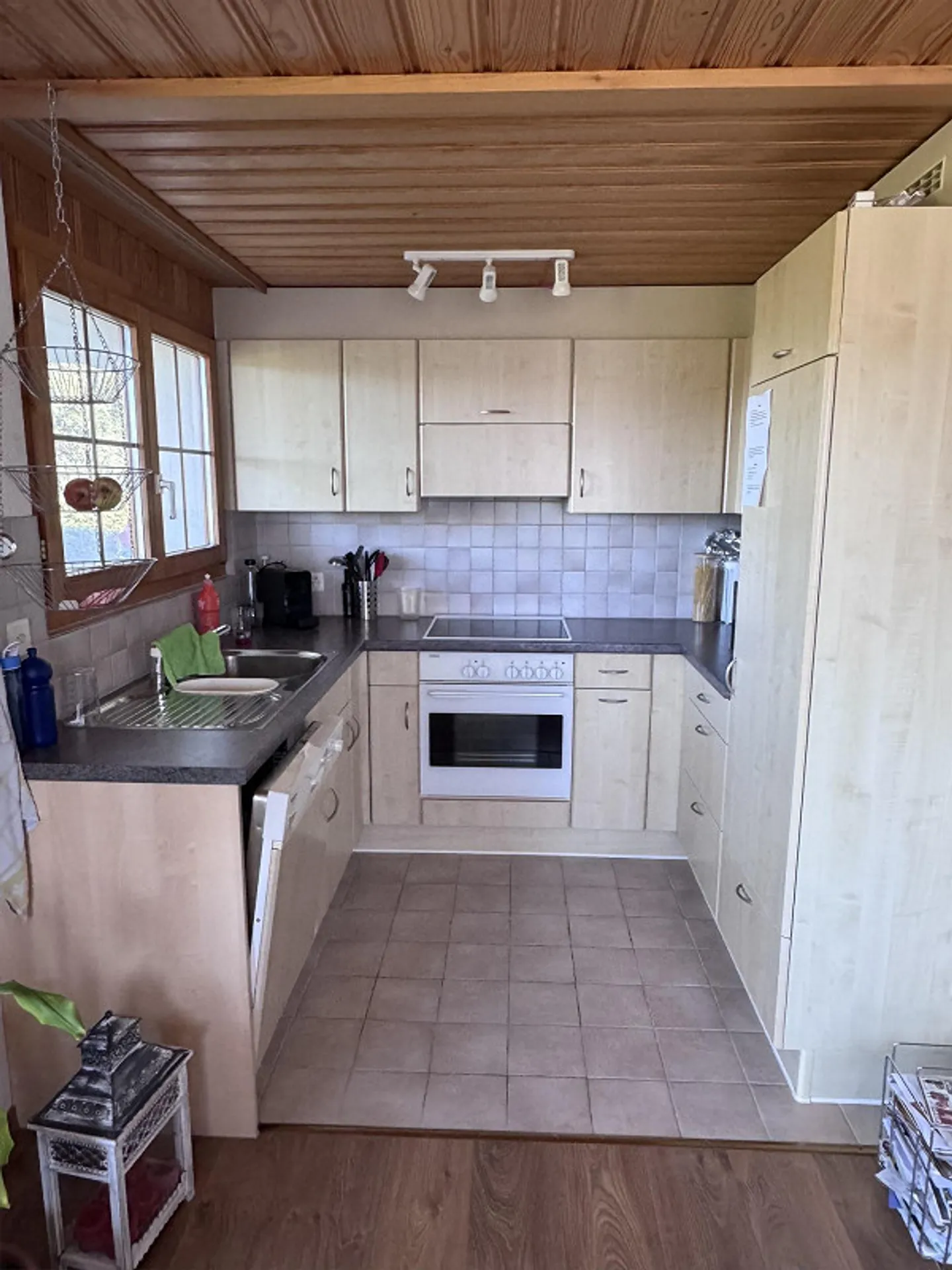 Quiet 3-room ground floor apartment with garden seating area - Photo 7 of 11