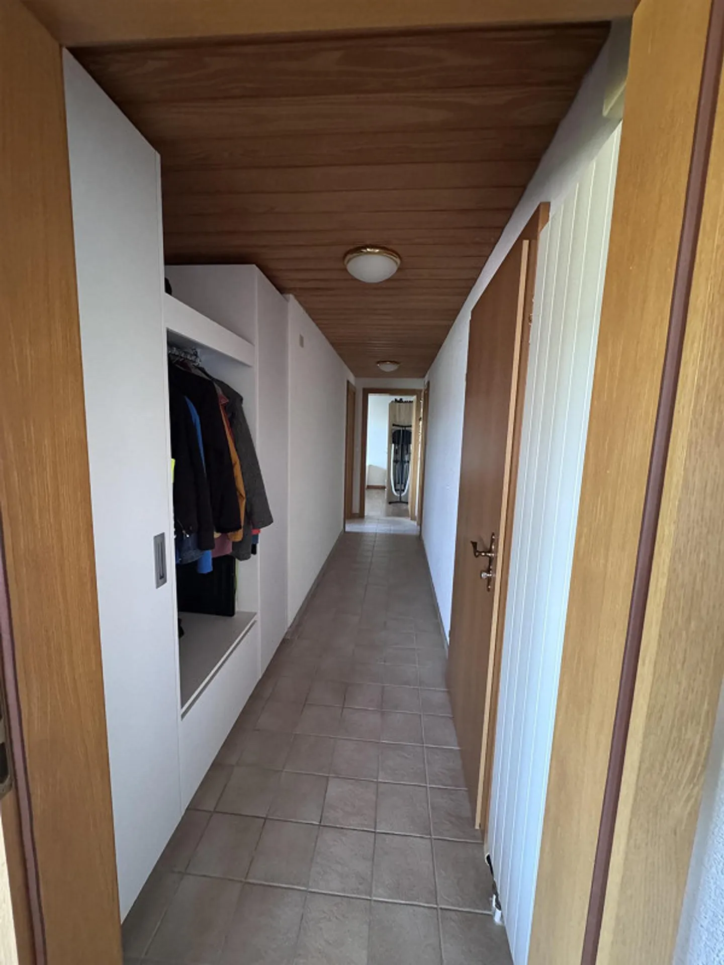 Quiet 3-room ground floor apartment with garden seating area - Photo 9 of 11