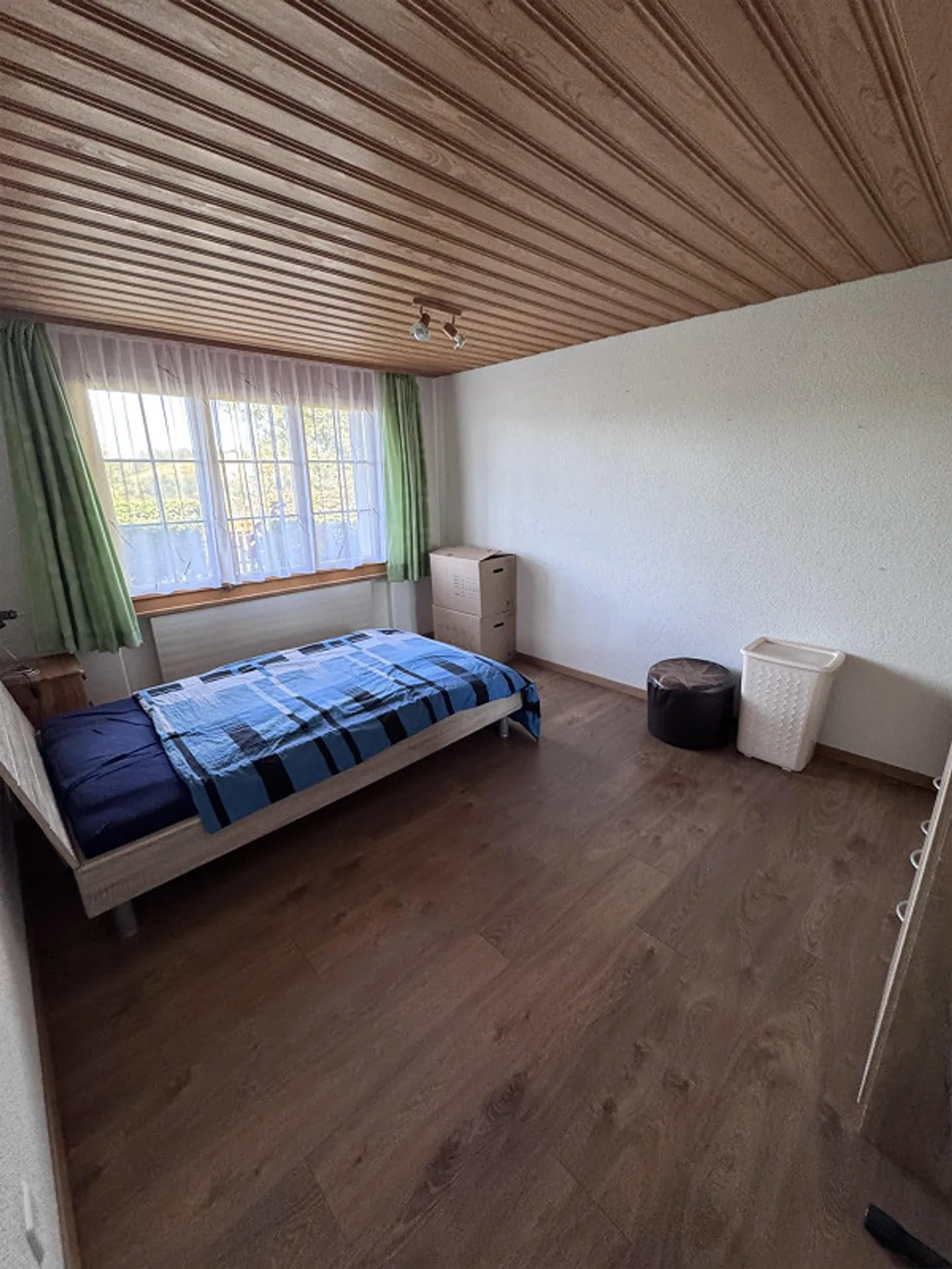 Quiet 3-room ground floor apartment with garden seating area - Photo 10 of 11