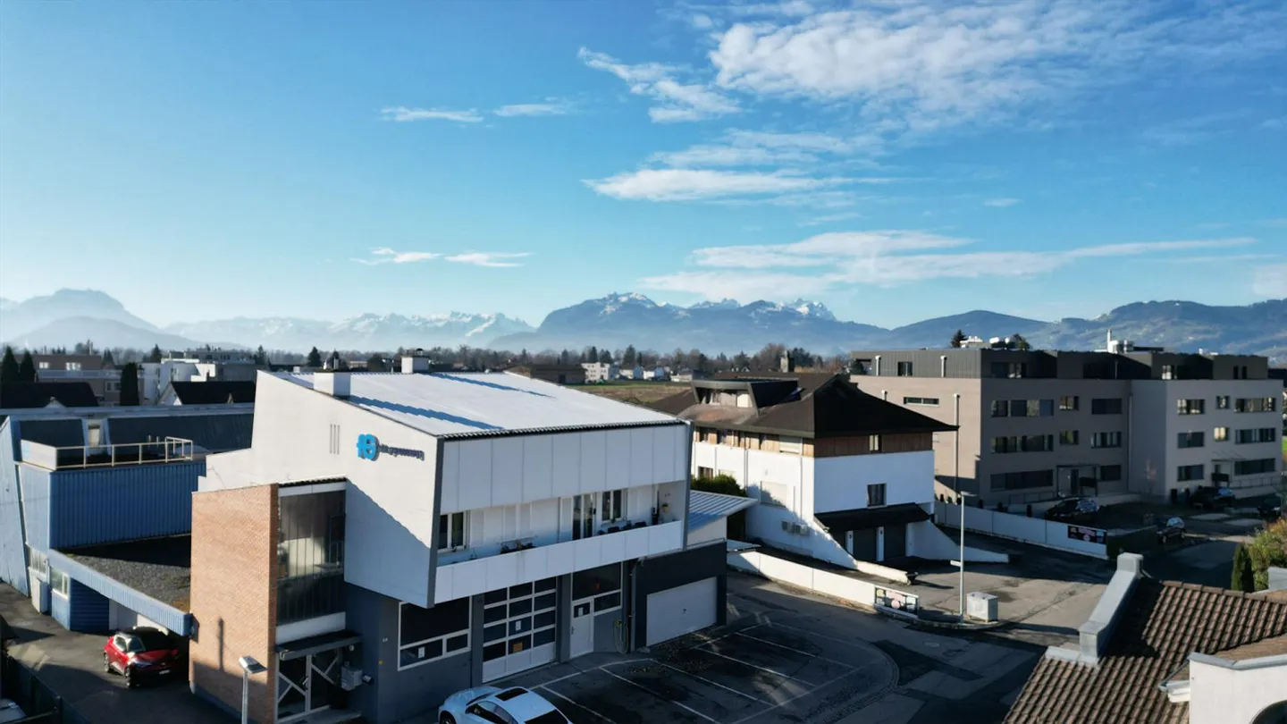 Vue panoramique d'un appartement en attique de 4,5 pièces avec terrasse sur le toit - Photo 7 sur 7