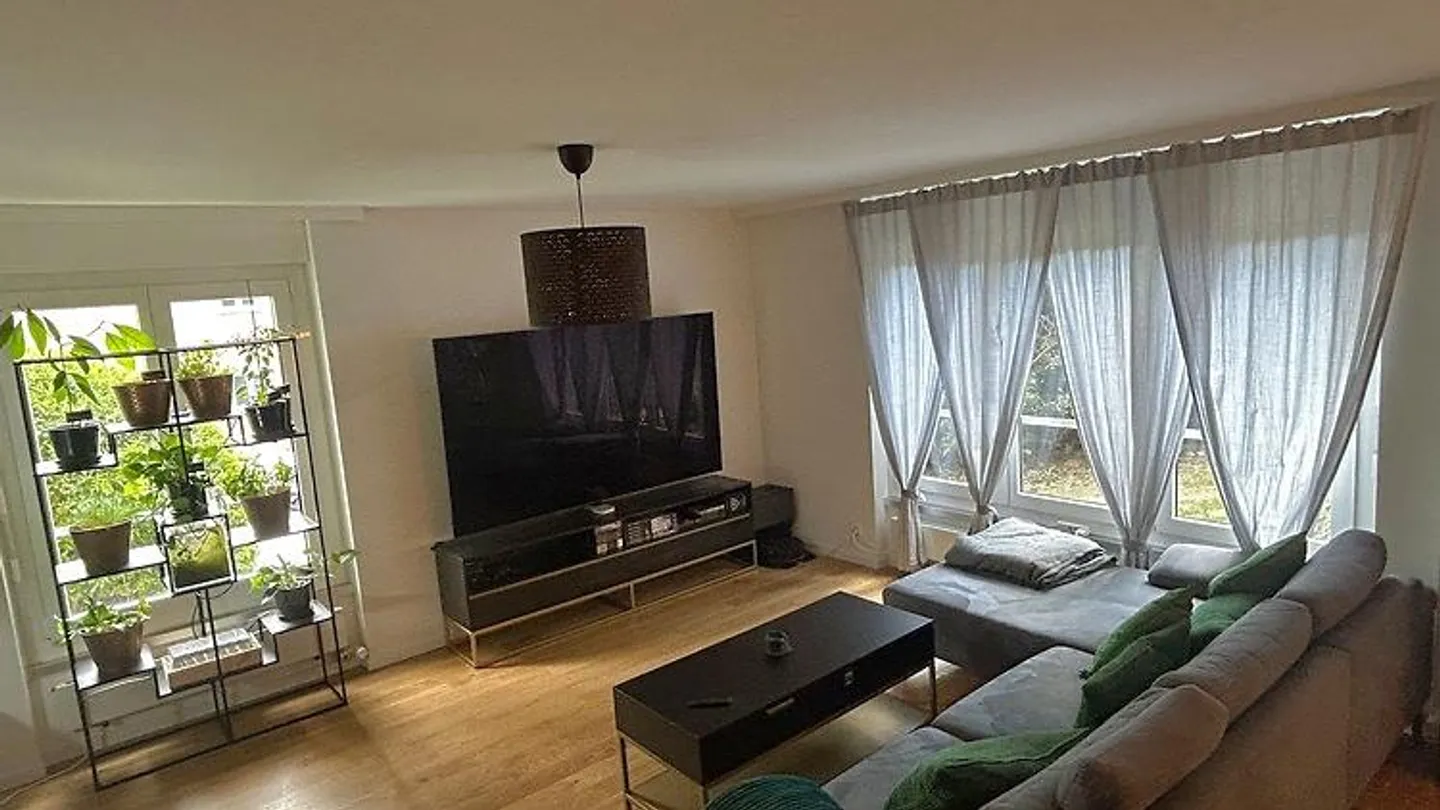APPARTEMENT 4½ PIÈCES À ZURICH - DISTRICT 10 HÖNGG, MEUBLÉ, TEMPORAIRE - Photo 1 sur 11