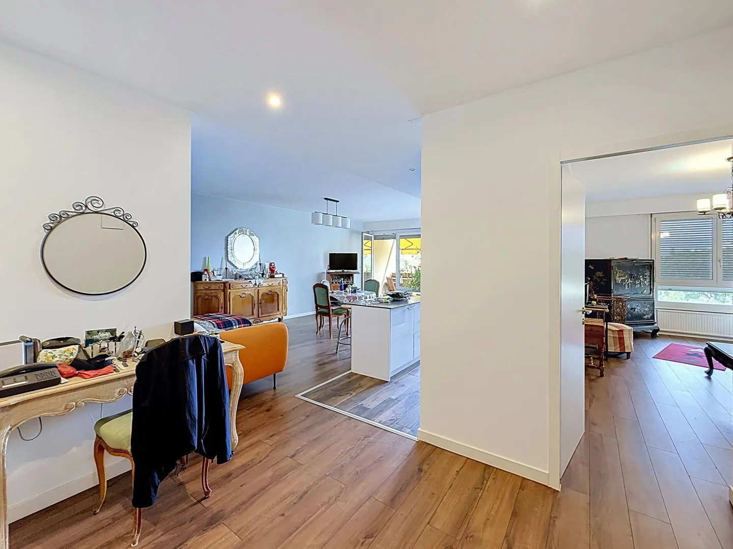 Appartement spacieux avec balcons - Photo 3 sur 10