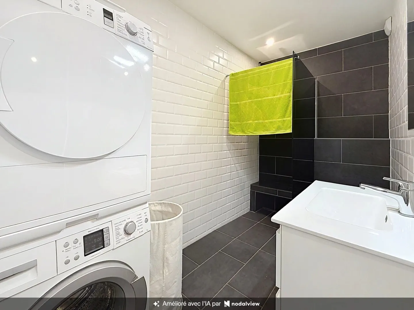Appartement spacieux avec balcons - Photo 8 sur 10
