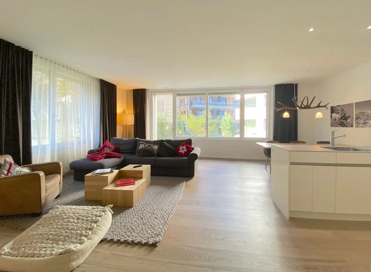 Appartement spacieux avec flair alpin - Photo 3 sur 12