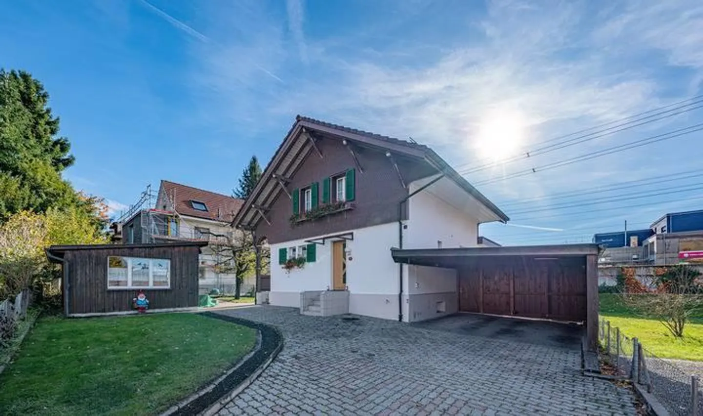 Maison Charmante dans le Style Chalet à Gümligen - Photo 8 sur 9