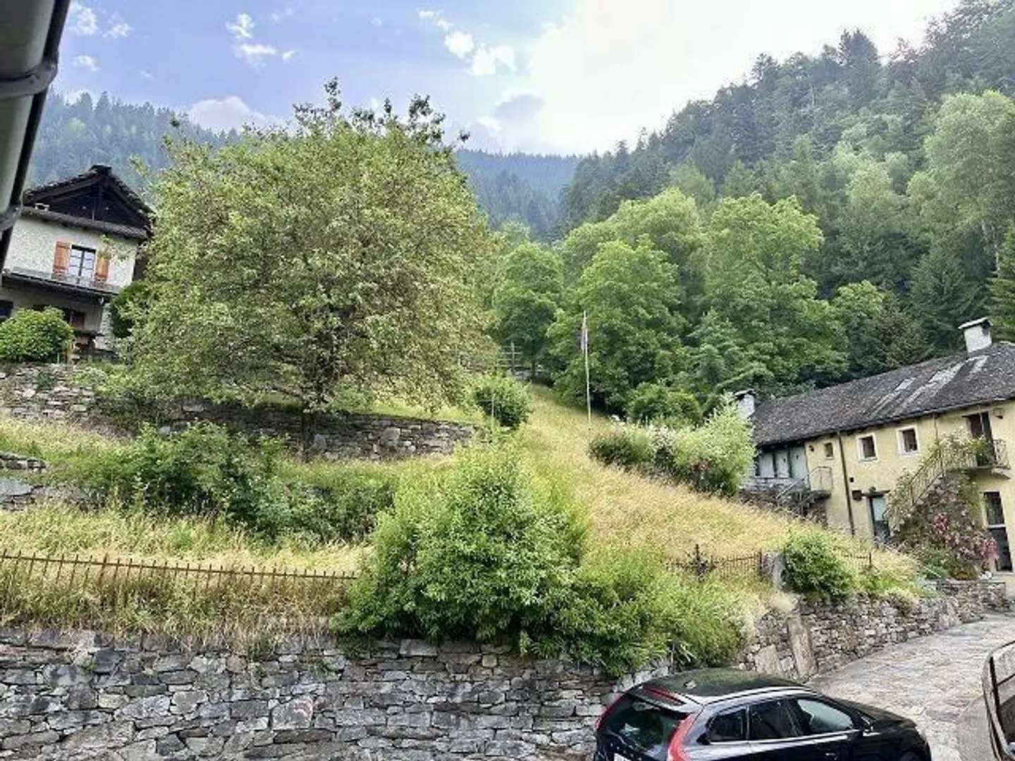 Casa ticinese 4 1/2 locali in una posizione molto tranquilla e soleggiata con vista... - Foto 23 di 28