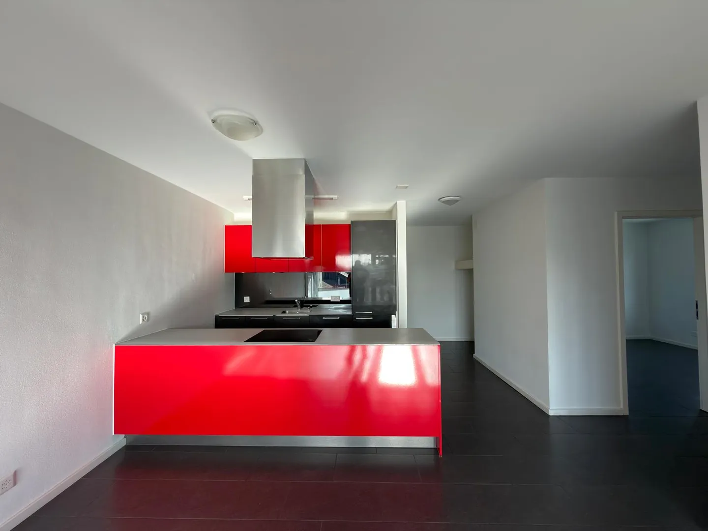 Renovated 3.5-room apartment in Biel - Photo 3 of 7