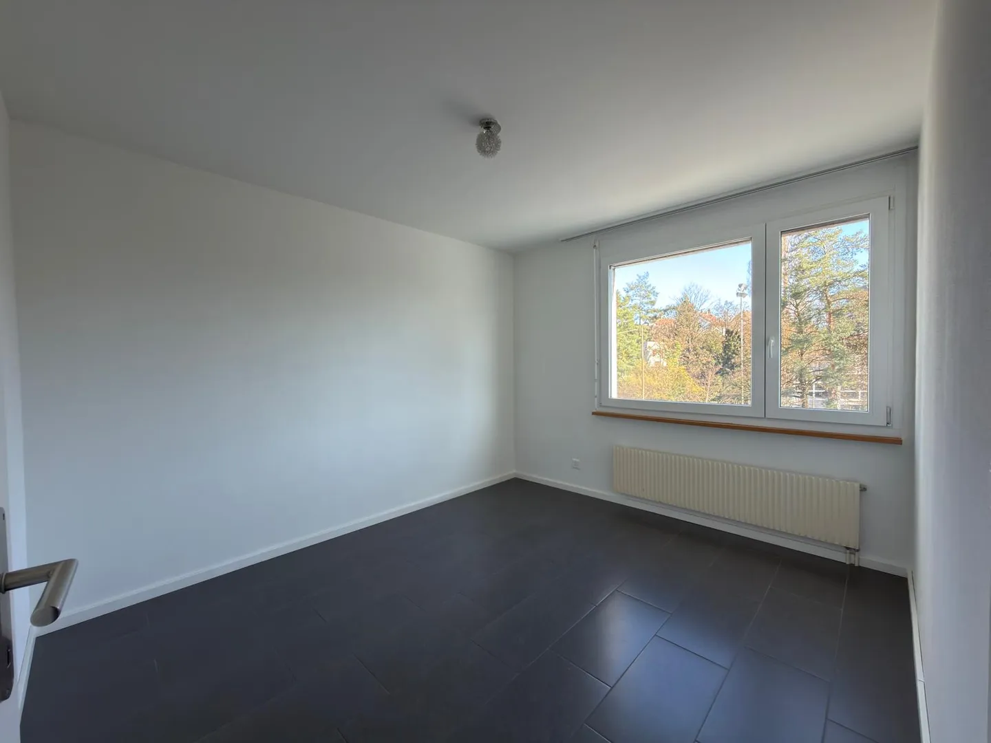 Renovated 3.5-room apartment in Biel - Photo 6 of 7