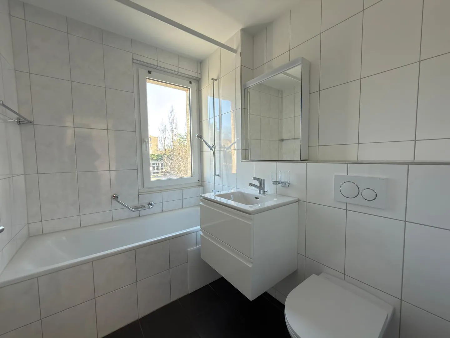 Renovated 3.5-room apartment in Biel - Photo 7 of 7