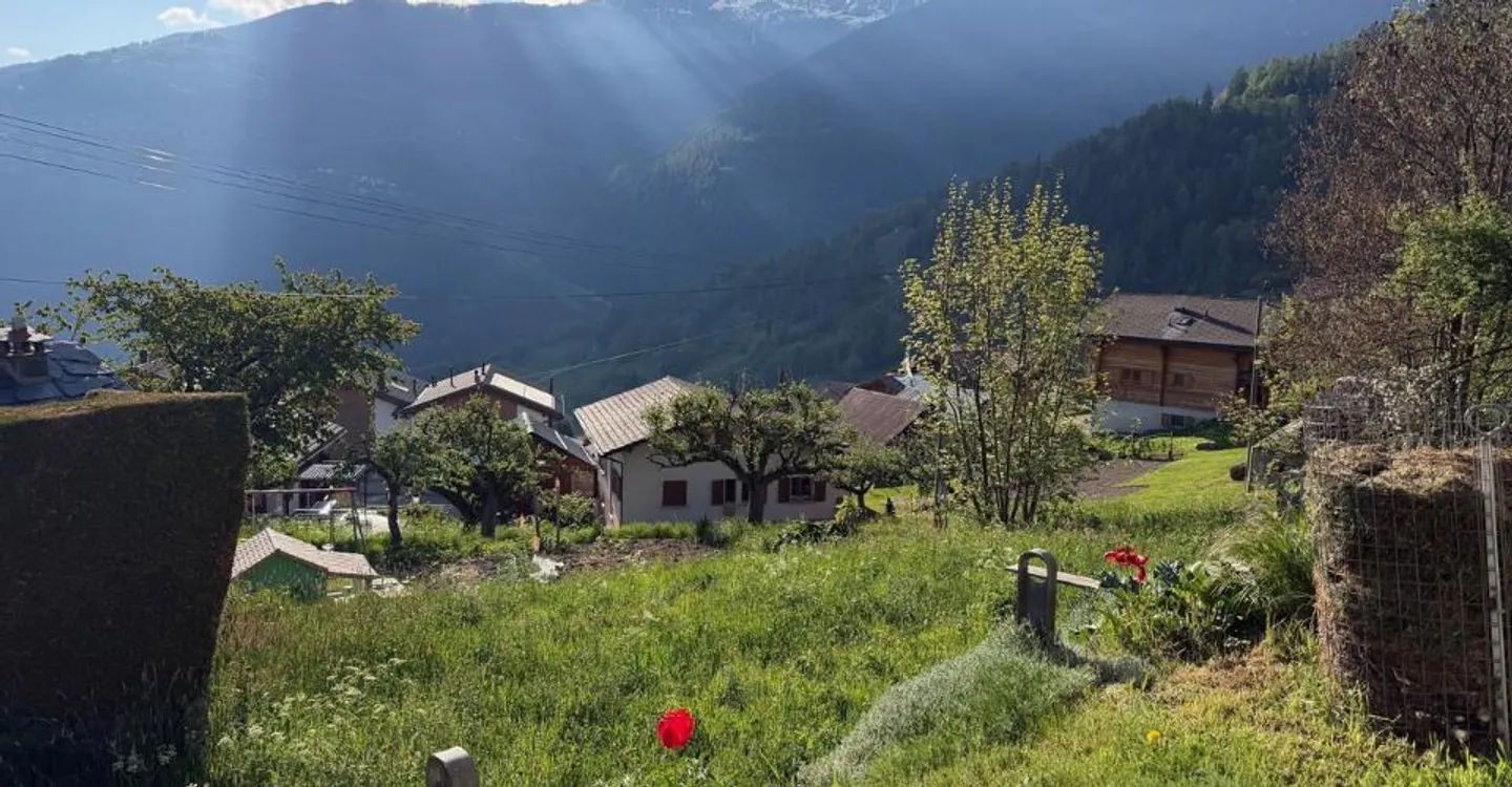 Very attractive building plot in residential zone, in Sornard, Nendaz. - Photo 1 of 4