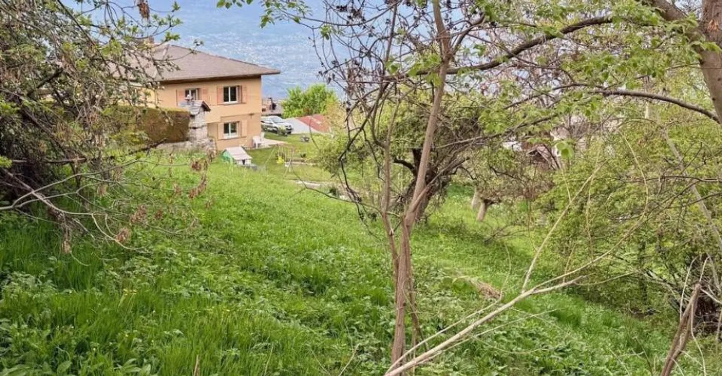 Very attractive building plot in residential zone, in Sornard, Nendaz. - Photo 2 of 4