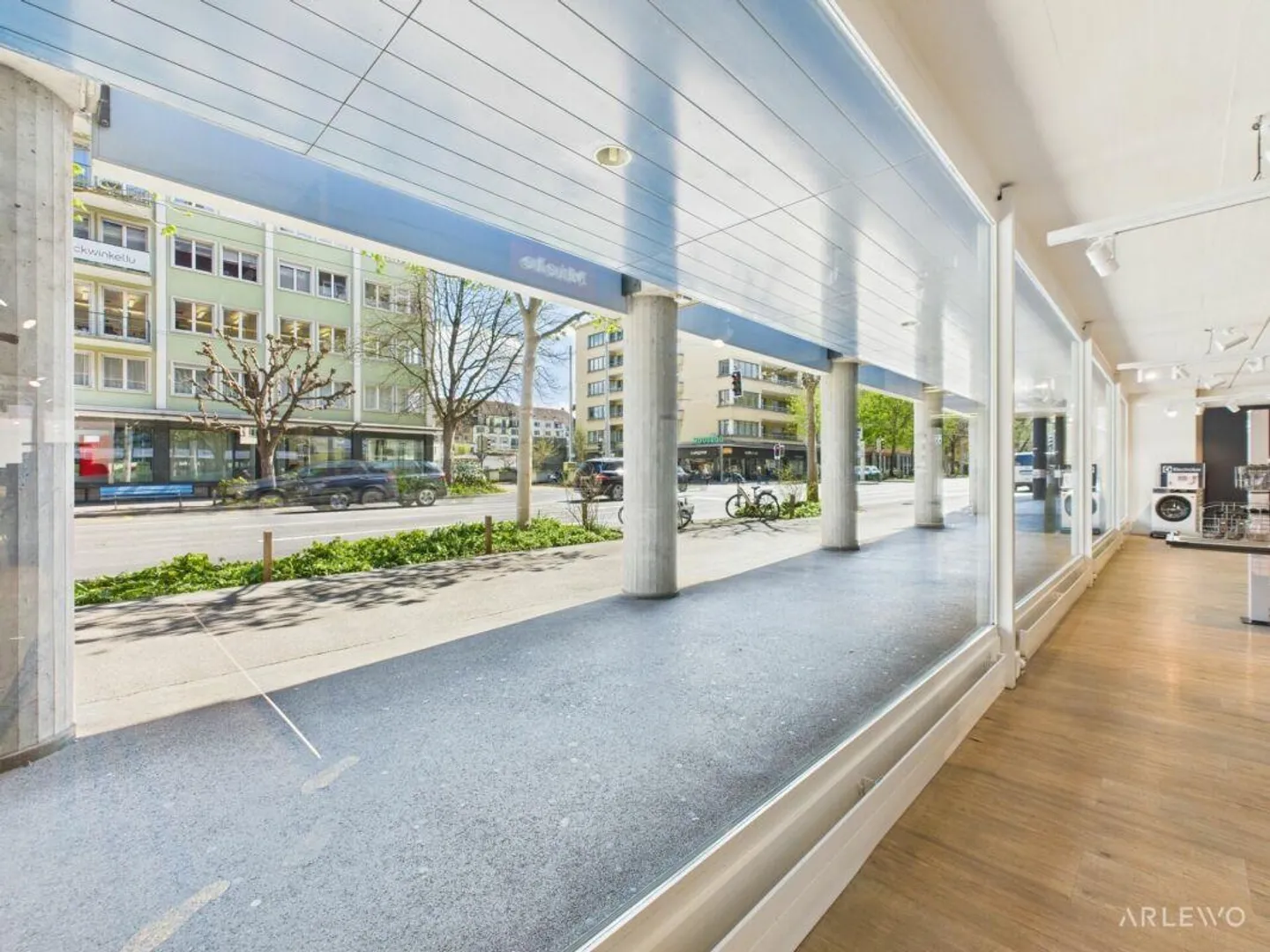 Espace au rez-de-chaussée spacieux sur la fréquentée Obergrundstrasse - Photo 1 sur 8