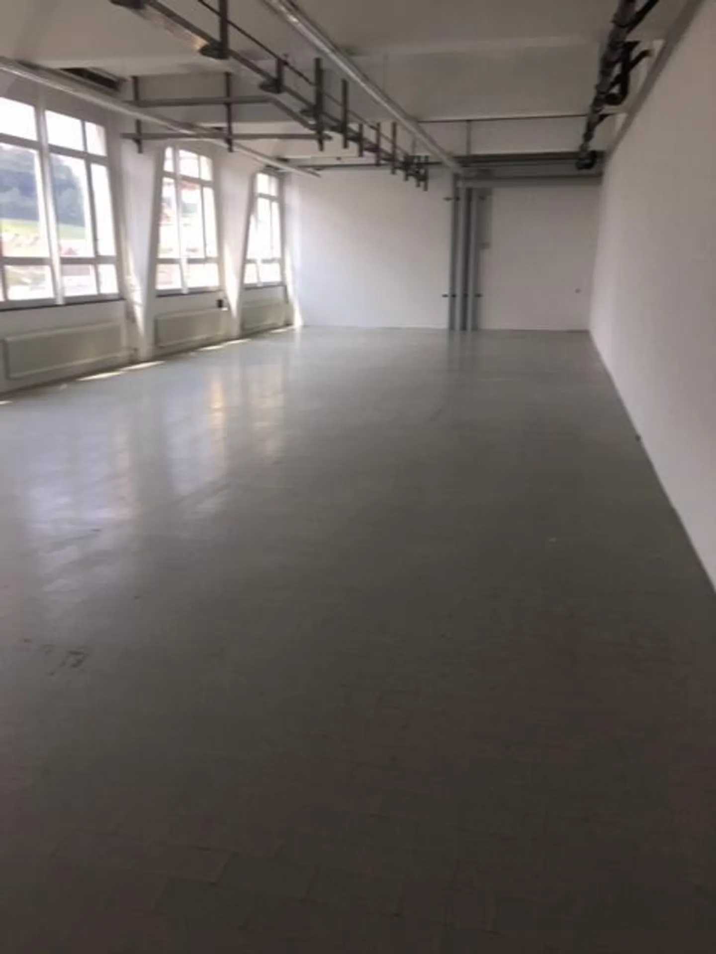 Spazio Commerciale a Weisslingen - Foto 3 di 3