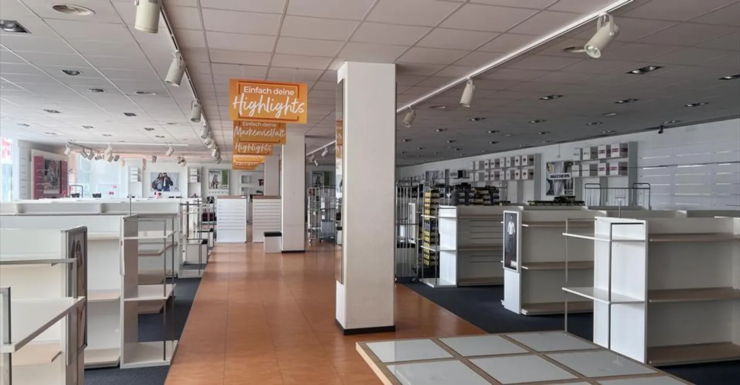 Spazio commerciale/vendita attraente in affitto - Foto 2 di 4