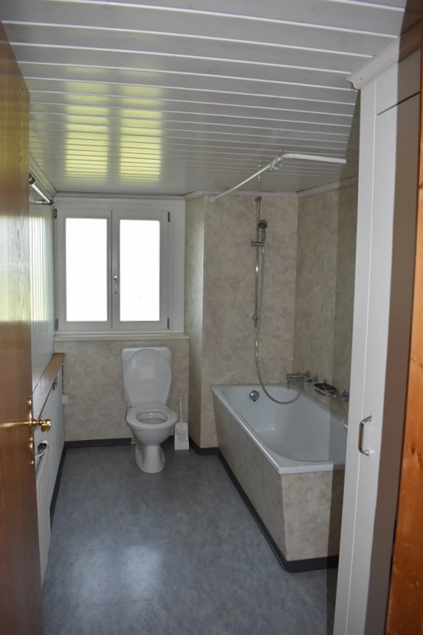 Bright 4 1/2 Room Apartment in the Green - Photo 3 of 13