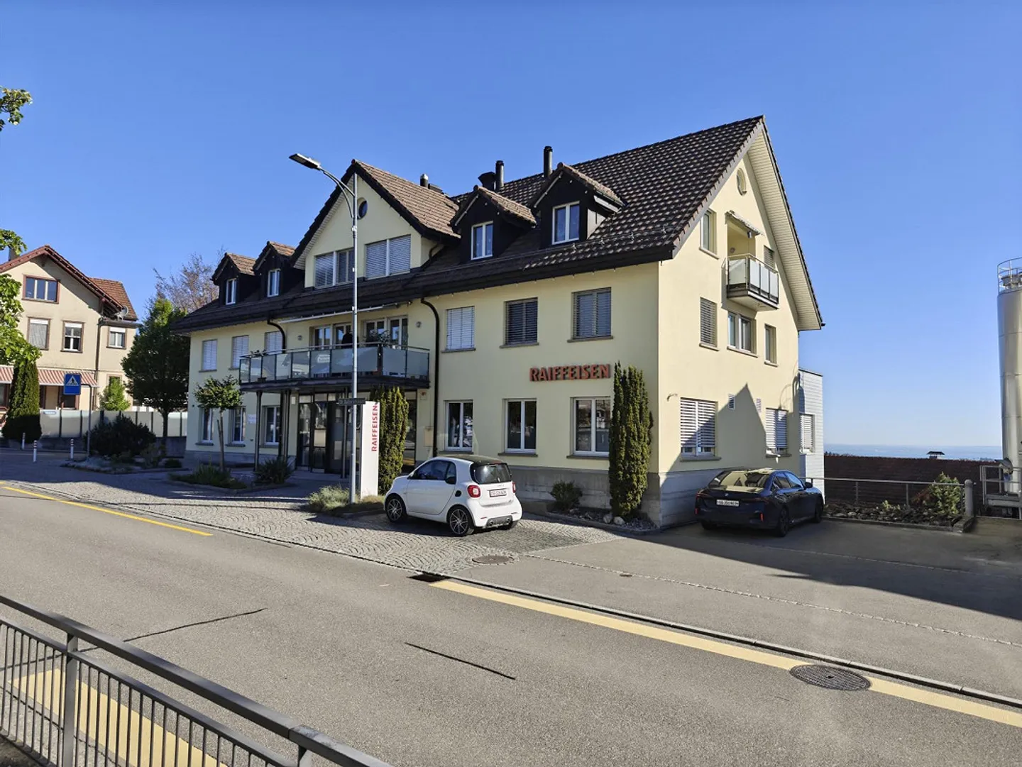 Exclusive First Occupancy: 4.5 Room Apartment with Lake View & Loft Feeling in Engelburg - Photo 7 of 19