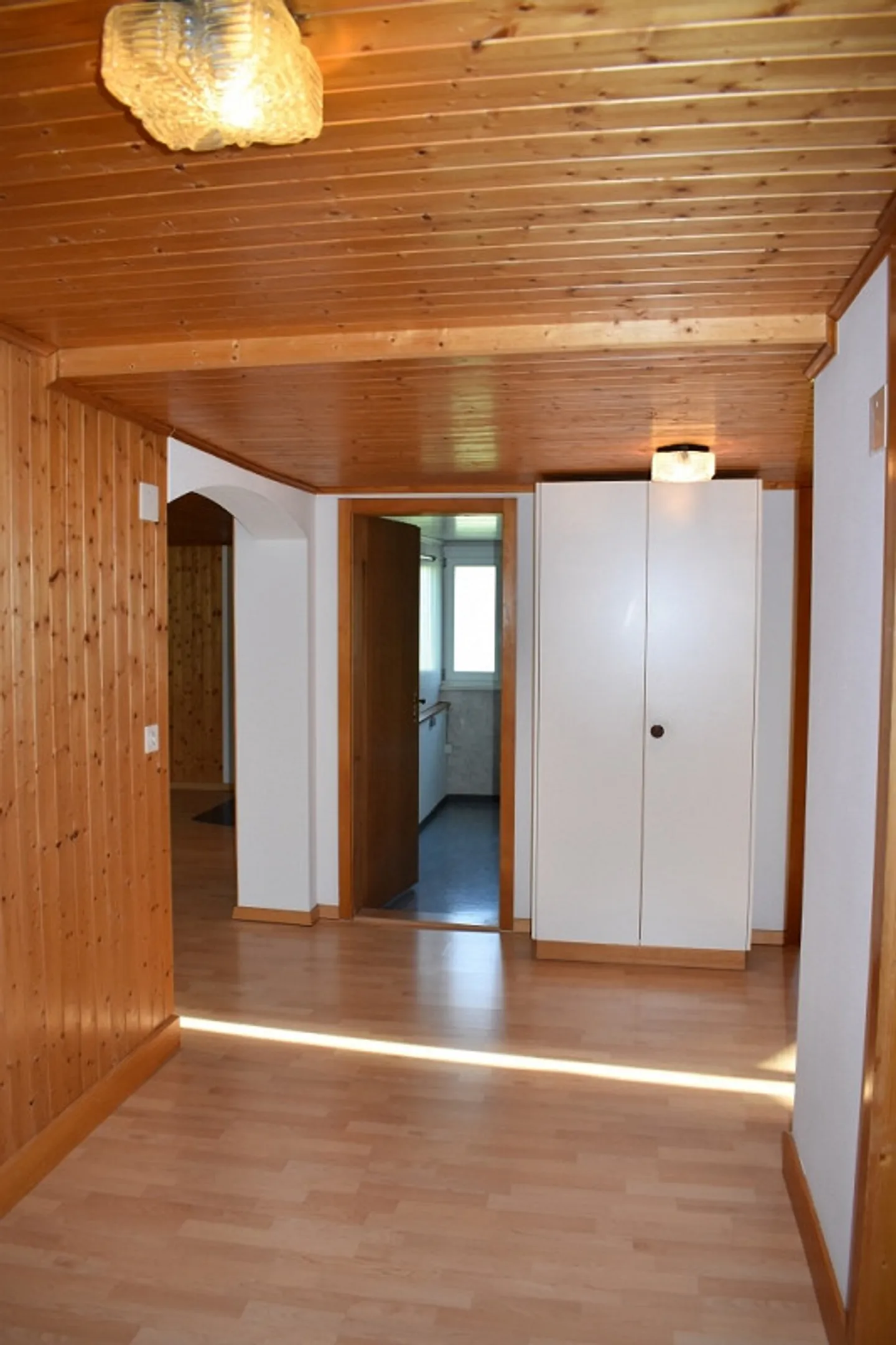 Bright 4 1/2 Room Apartment in the Green - Photo 5 of 13