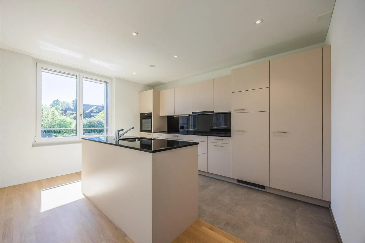Appartamento moderno di 3,5 stanze con loggia luminosa - Foto 1 di 10