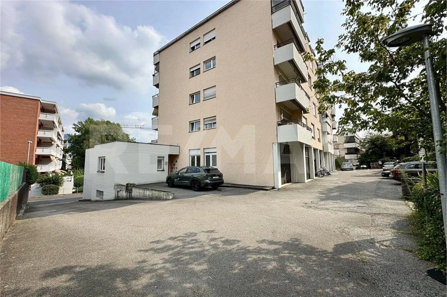 Lugano - Commercial space convertible into 2 apartments, strategic location in Cortivallo - Photo 3 of 13