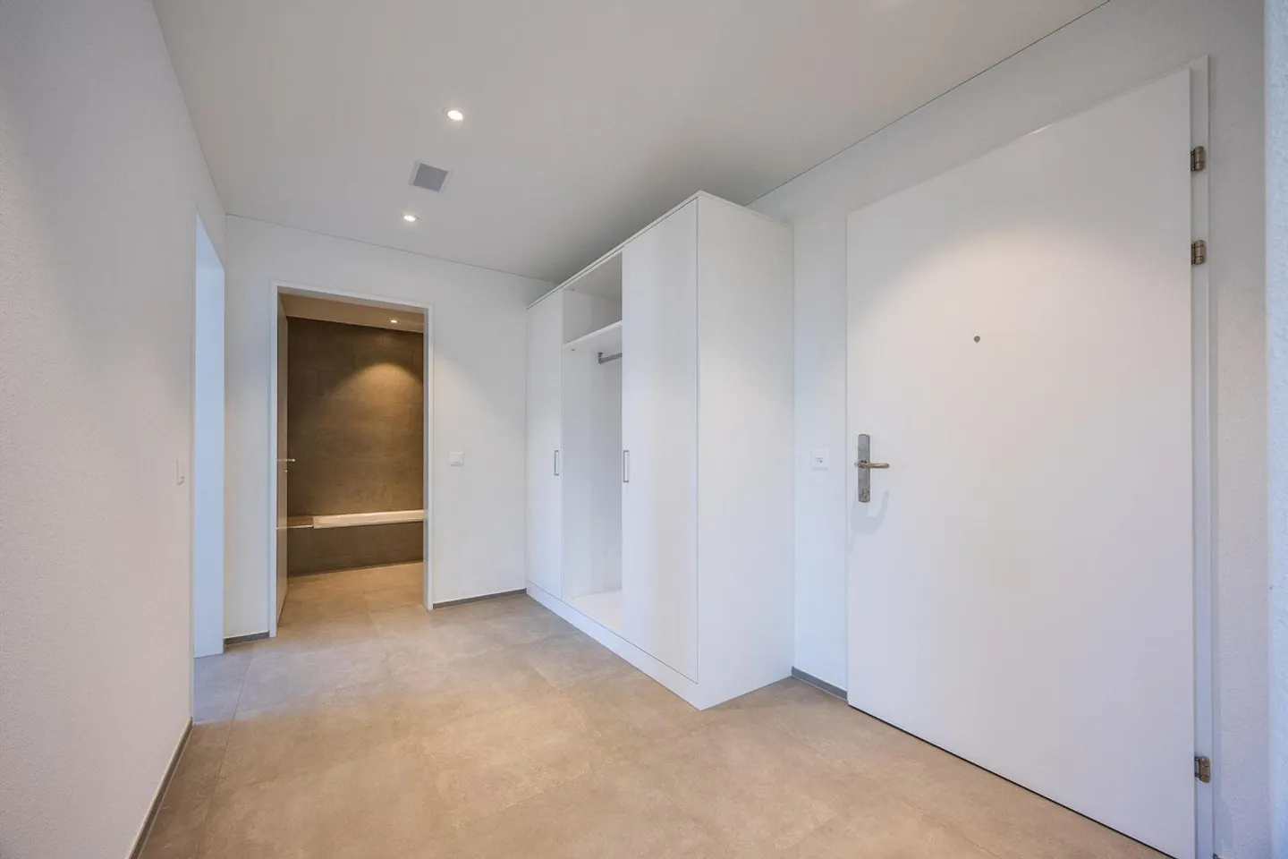 Appartamento moderno di 3,5 stanze con loggia luminosa - Foto 4 di 10